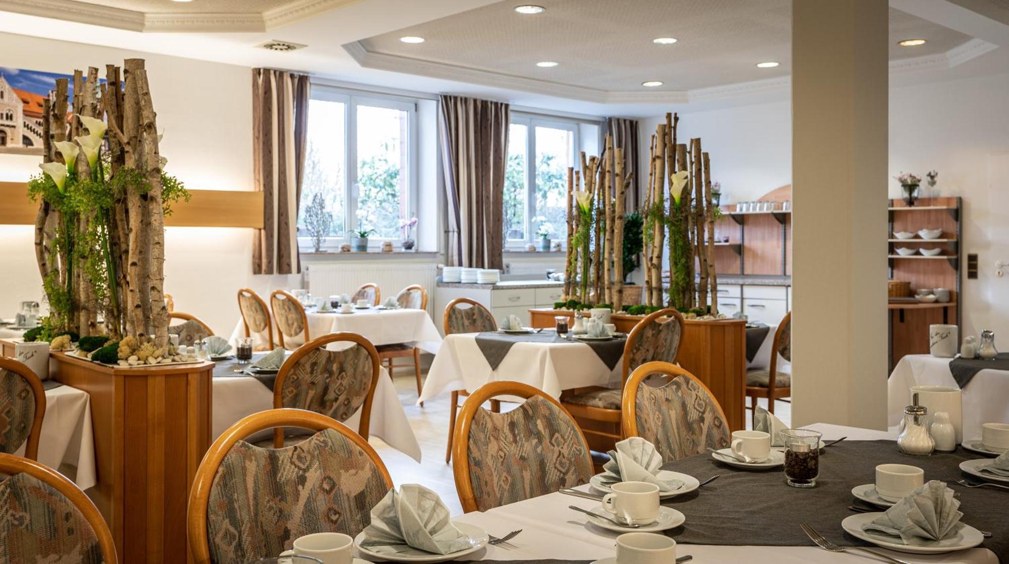 Hotel Pfaelzer Hof บราวน์ชไวก์ ภายนอก รูปภาพ