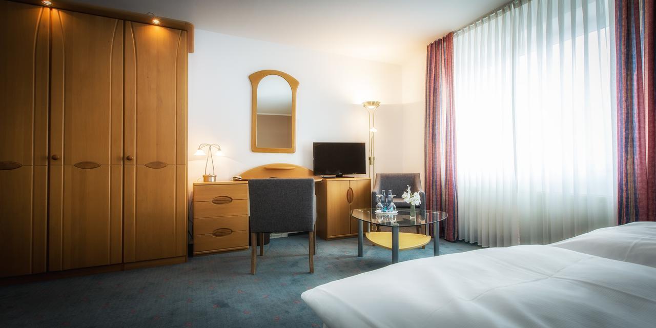 Hotel Pfaelzer Hof บราวน์ชไวก์ ภายนอก รูปภาพ